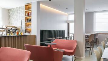 Colazione a buffet, servita tutte le mattine (9 EUR a persona)