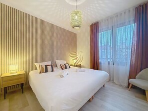 3 bedrooms, iron/ironing board, WiFi, bed sheets