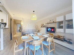 Interior - Apt3BR,AC,WiFi, sea view, parking, 3min to beach (Fréjus)