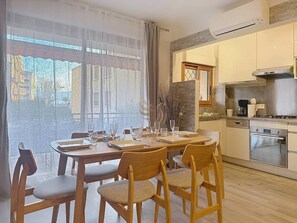 Unclassified image, 4 of 34, button