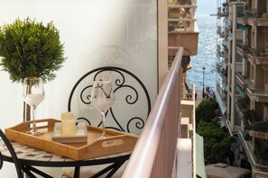 Outdoor dining - Thessalonian Suite I - 2 Steps from White Tower (Thessaloniki)