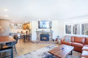 Smart TV, fireplace, table football - Walk to Main St & Trails | Hot Tub (Breckenridge)