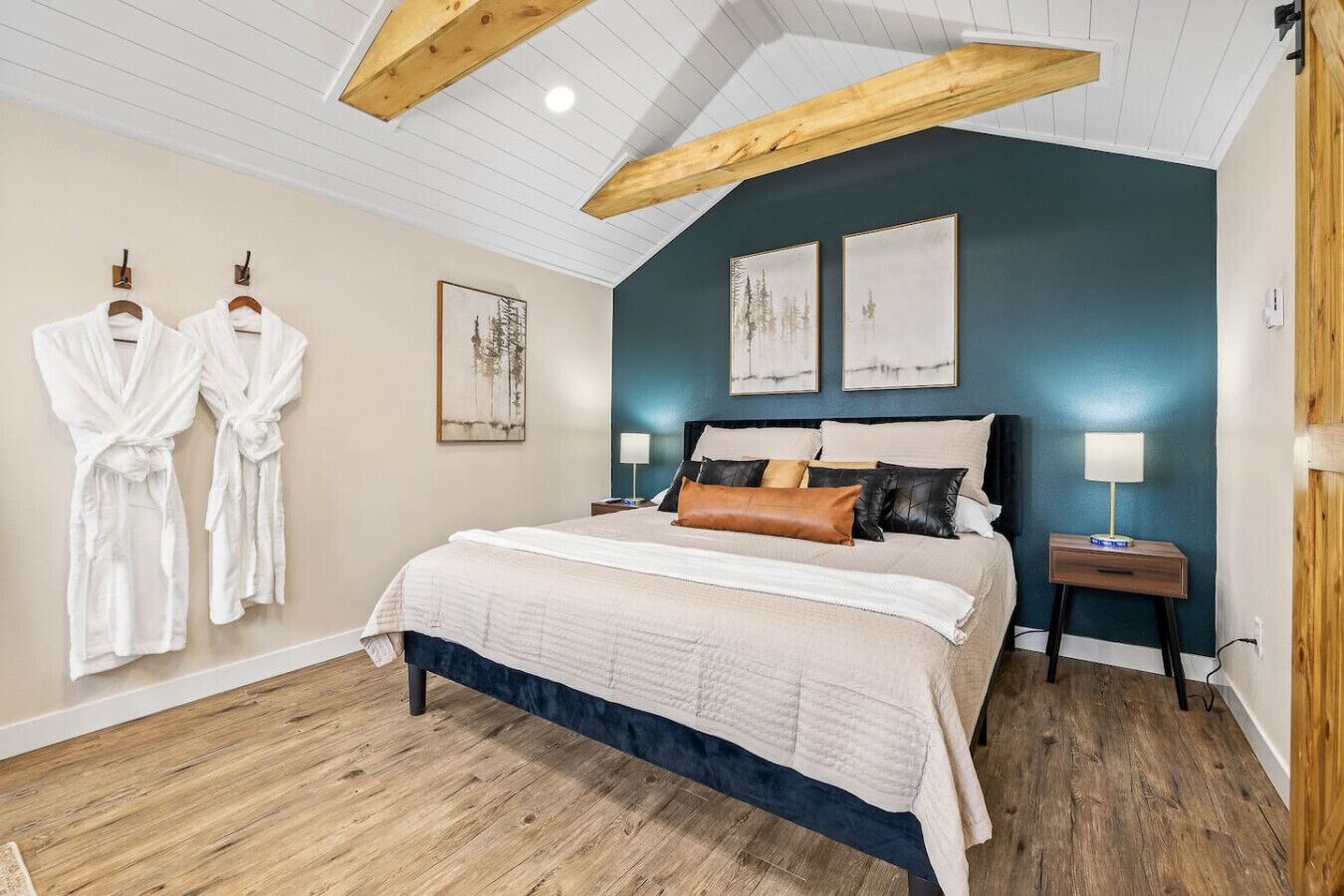 1 bedroom, desk, iron/ironing board, WiFi