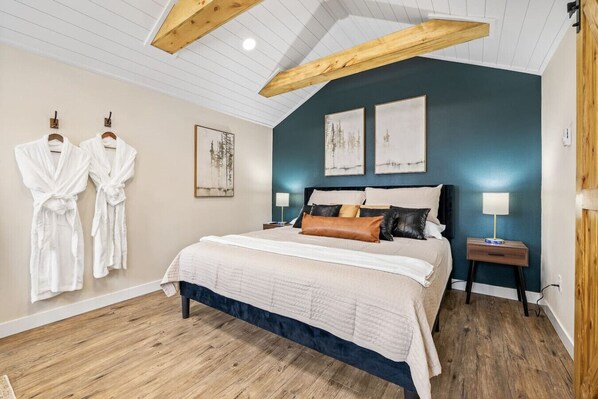 1 bedroom, desk, iron/ironing board, WiFi