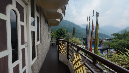 "StayWithUs: Your Comfort, Our Priority!"