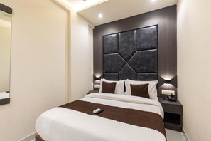Deluxe Double Room - Hotel Artilla Borivali (Mumbai)