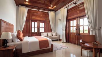 Landmark Suite | Minibar, desk, soundproofing, free cribs/infant beds