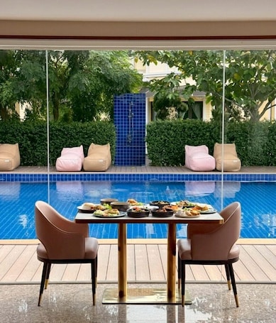 Desayuno a la carta diario (THB 240 por persona). Miloft Suvarnabhumi airport