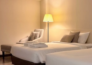 Habitación Deluxe con 1 cama matrimonial o 2 individuales, balcón, vista a la ciudad | Wifi gratis 