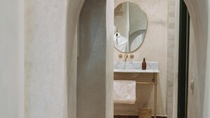 Deluxe-Doppel- oder -Zweibettzimmer, Poolblick