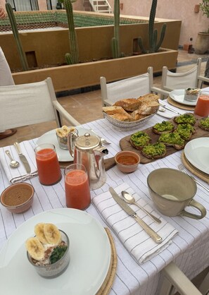 包每日全套早餐