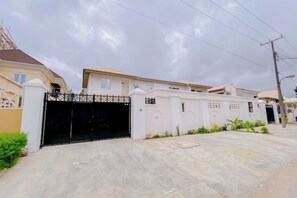 Exterior - Studio(S8)@LEKKI PHASE 1, 24/7 Pwr by NgoZiLiving


 (Lekki)