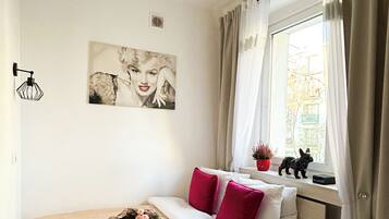 Lägenhet Deluxe - balkong - utsikt mot innergården | 1 sovrum, ljudisolering, strykjärn/strykbräda och barnsängar