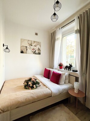 Deluxe Apartment, Balcony, Courtyard View | 1 bedroom, soundproofing, iron/ironing board, cribs/infant beds - Lumina cozy apartment in Lodz (Lódz)