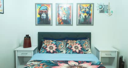 Soothing cabin with WiFi in Fairbanks with big parking lot and convenience