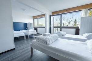 Economy Quadruple Room | Free cribs/infant beds, bed sheets