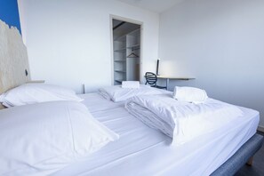 Free cots/infant beds, bed sheets - Côté Lac Hostel (Neuvecelle)