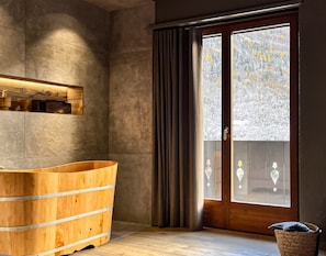 Studiosuite – design, terrasse, fjellutsikt | Sengetøy av topp kvalitet, dundyner og memory foam-senger