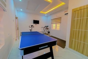 Games room - Studio(S6)@LEKKI PHASE 1, 24/7 Pwr by NgoZiLiving

 (Lekki)