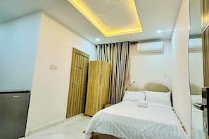 1 bedroom, iron/ironing board, WiFi, bed sheets - Studio(S6)@LEKKI PHASE 1, 24/7 Pwr by NgoZiLiving

 (Lekki)