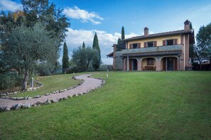 Front of property - Villa Valledoro Relax, Pool, Wifi, Peccioli (Terricciola)