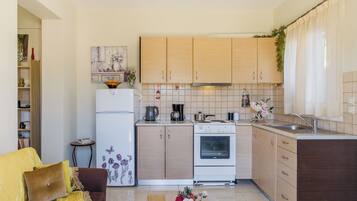 Comfort Apartment, 1 Double Bed with Sofa bed, Sea View | Private kitchen | Full-size fridge, oven, stovetop, electric kettle