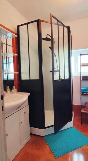 Shower, hair dryer, towels, soap