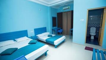 Habitación doble estándar, balcón, vista a la ciudad | Wifi gratis