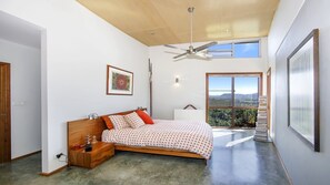 3 bedrooms, iron/ironing board, Internet, bed sheets