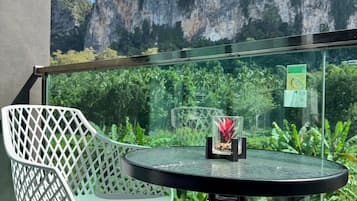 Deluxe Double Room, 1 King Bed | Desk, soundproofing, free WiFi, bed sheets