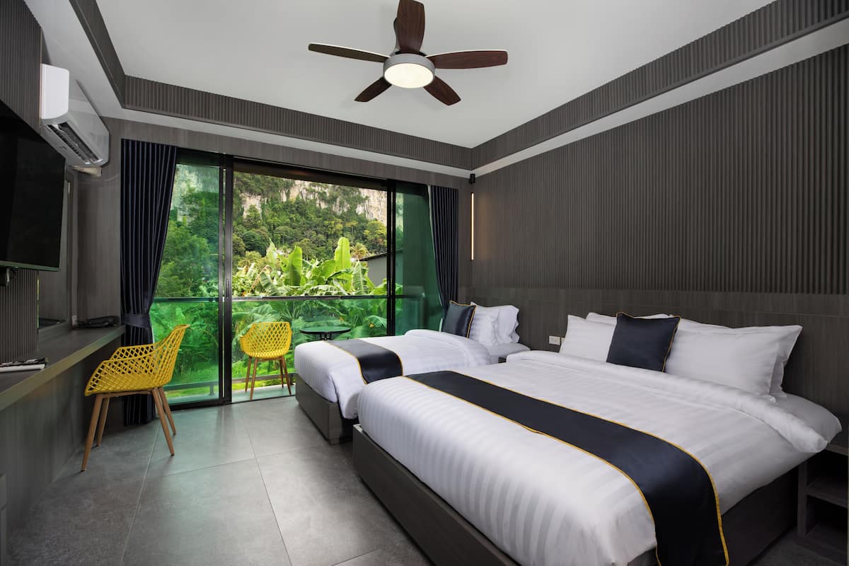 Chambre Triple « Premier », vue montagne | 1 chambre, bureau, chambres insonorisées, Wi-Fi gratuit