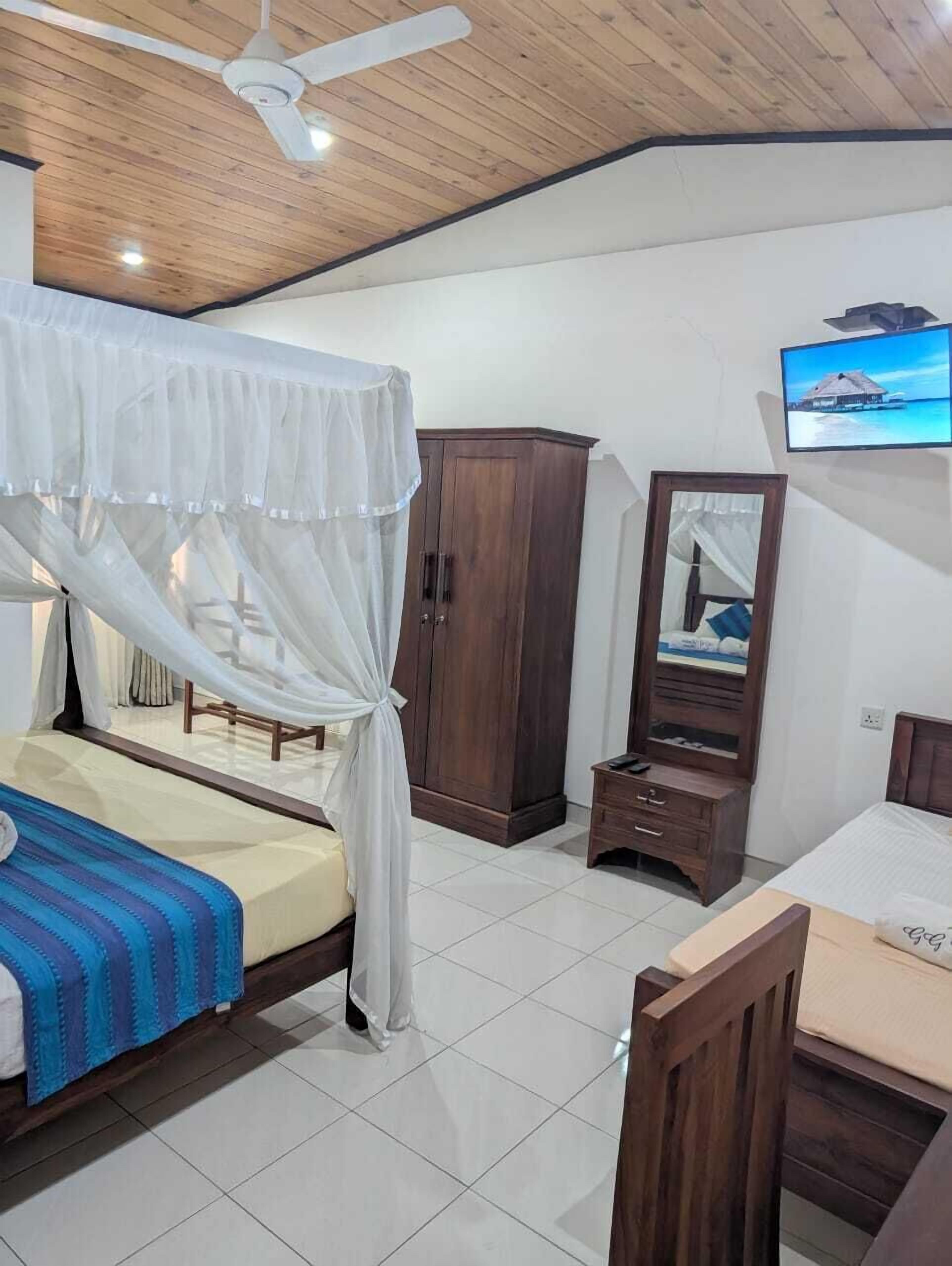 Deluxe Triple Room | Desk, laptop workspace