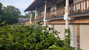 A two-story building with a balcony, columns, and a wooden facade. - GG Lodge (Mirissa)