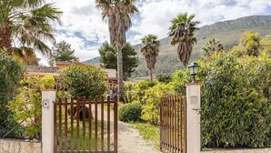 Property grounds - Villa Capreria by Sicily Travelling Villas (Castellammare del Golfo)