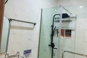 Shower, towels, soap, toilet paper - Studio(S3)@LEKKI PHASE 1, 24/7 Pwr by NgoZiLiving

 (Lekki)