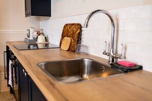 Réfrigérateur, four, lave-vaisselle, grille-pain