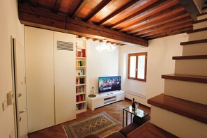 Living area - Santa Croce Deluxe Suite (Florence)