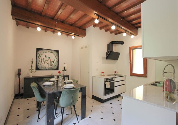 Apartment | Eigene Küche | Kühlschrank, Mikrowelle, Wasserkocher