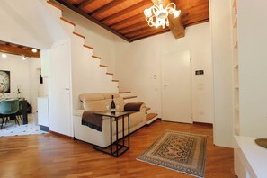 Apartment | Wohnbereich | Flachbildfernseher