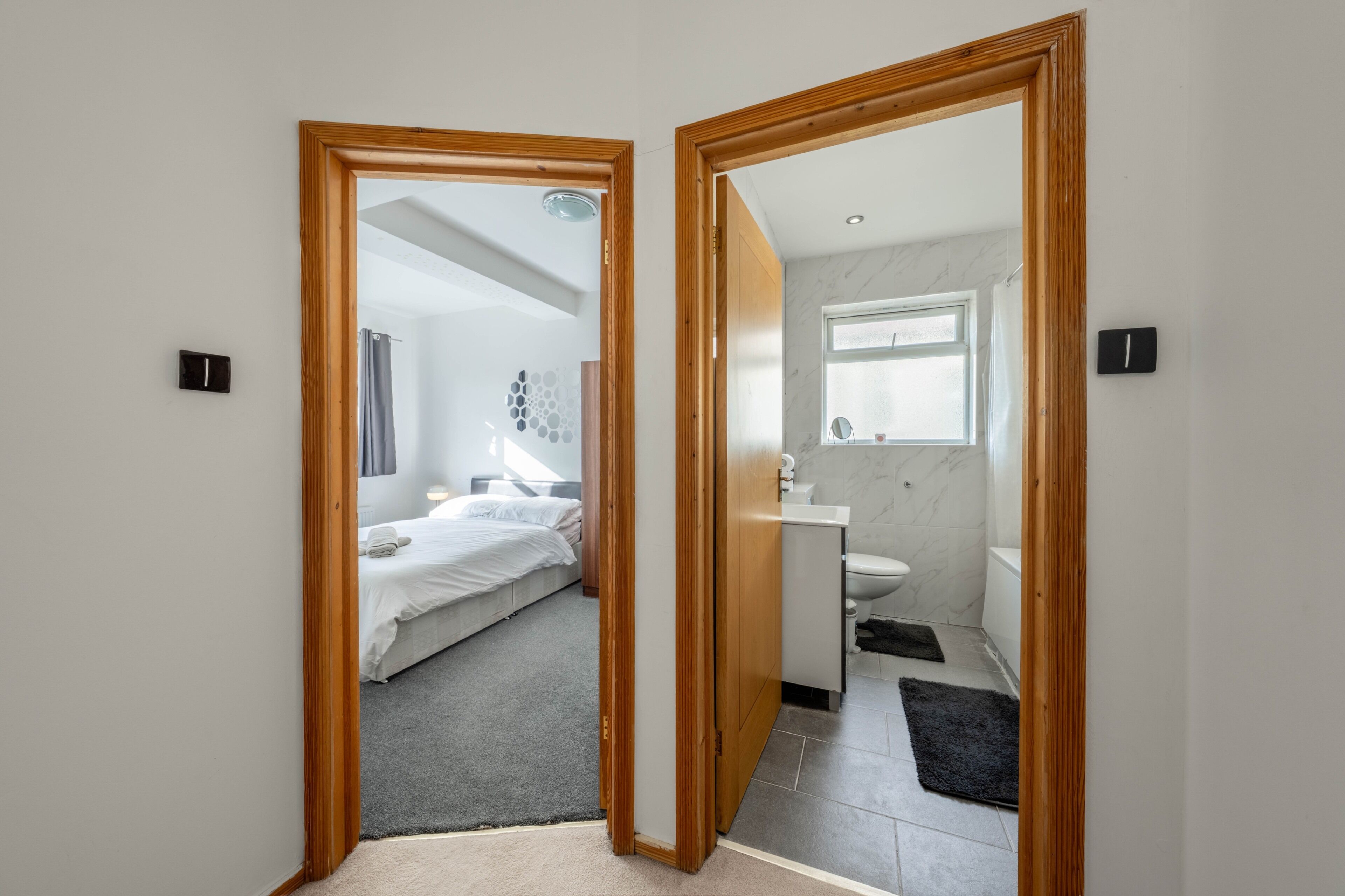 5 bedrooms, iron/ironing board, free WiFi, bed sheets