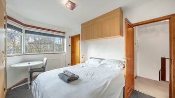 5 bedrooms, iron/ironing board, free WiFi, bed sheets