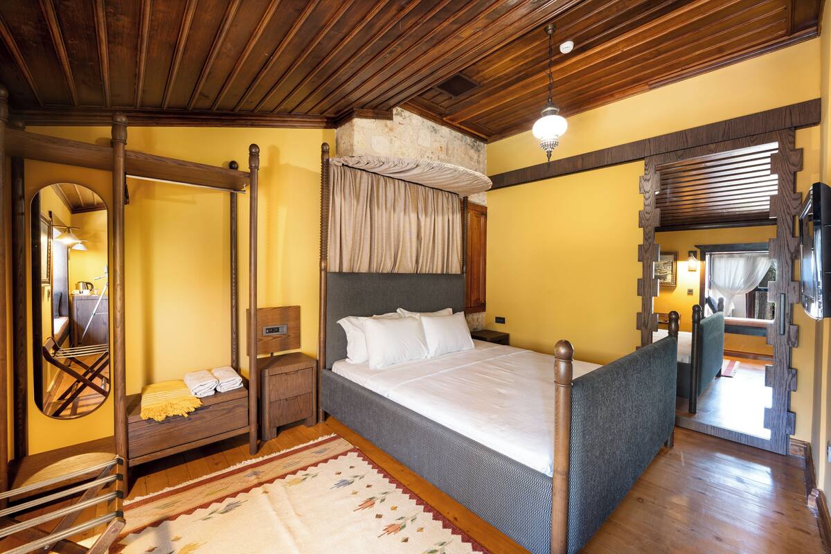 Camera Luxury, 1 letto queen, vista giardino | 1 camera, biancheria da letto di alta qualità, minibar, una scrivania