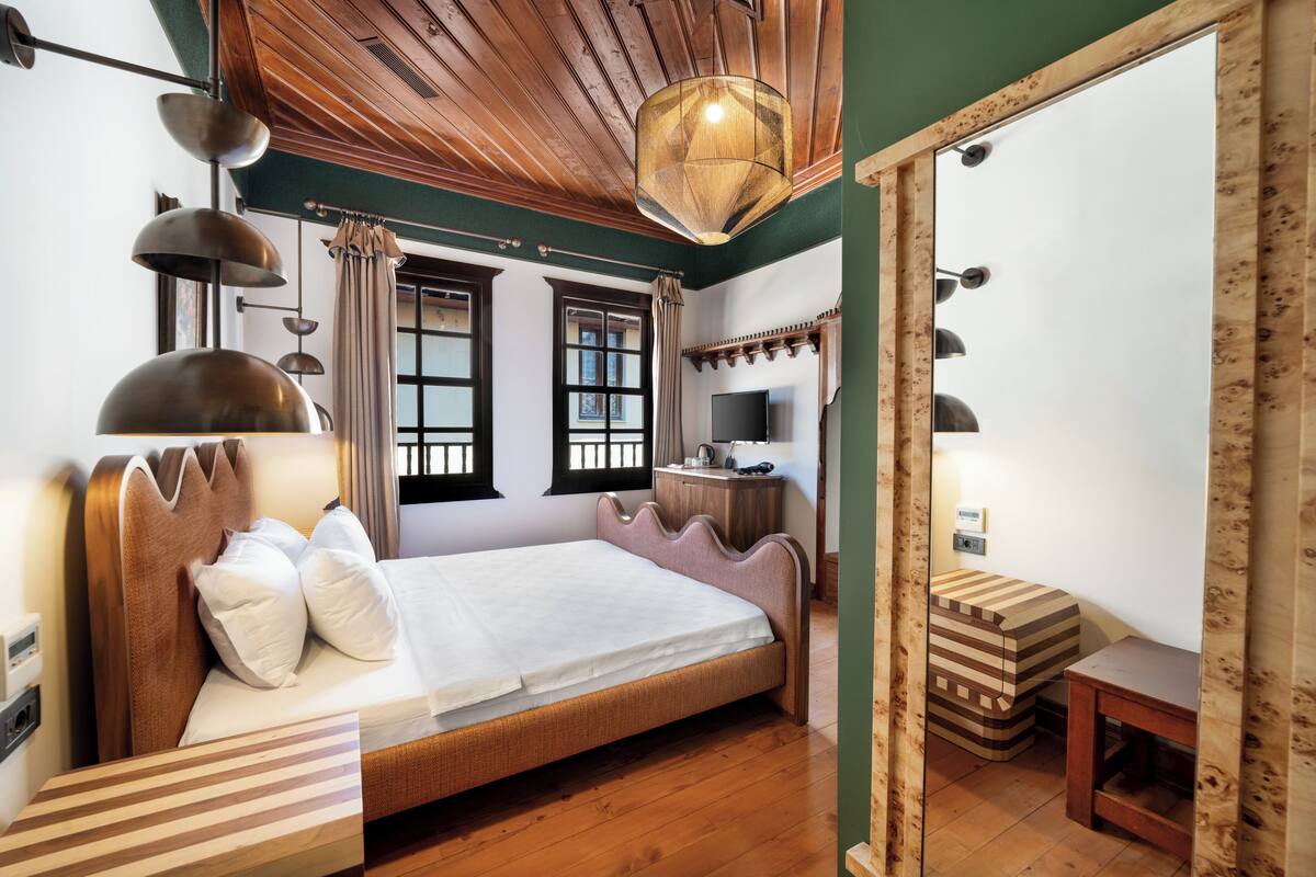 Camera Standard, vista città | 1 camera, biancheria da letto di alta qualità, minibar, una scrivania