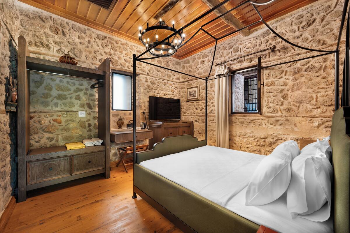 Camera Luxury, 1 letto queen | 1 camera, biancheria da letto di alta qualità, minibar, una scrivania