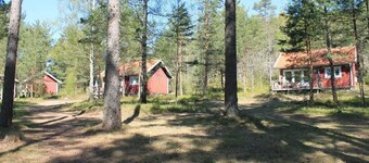 Cozy summer cottage on privately owned island with nature on the doorstep 