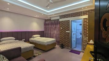 Camera Deluxe con letto matrimoniale o 2 letti singoli, vista giardino | Una cassaforte in camera, una scrivania, Wi-Fi gratuito