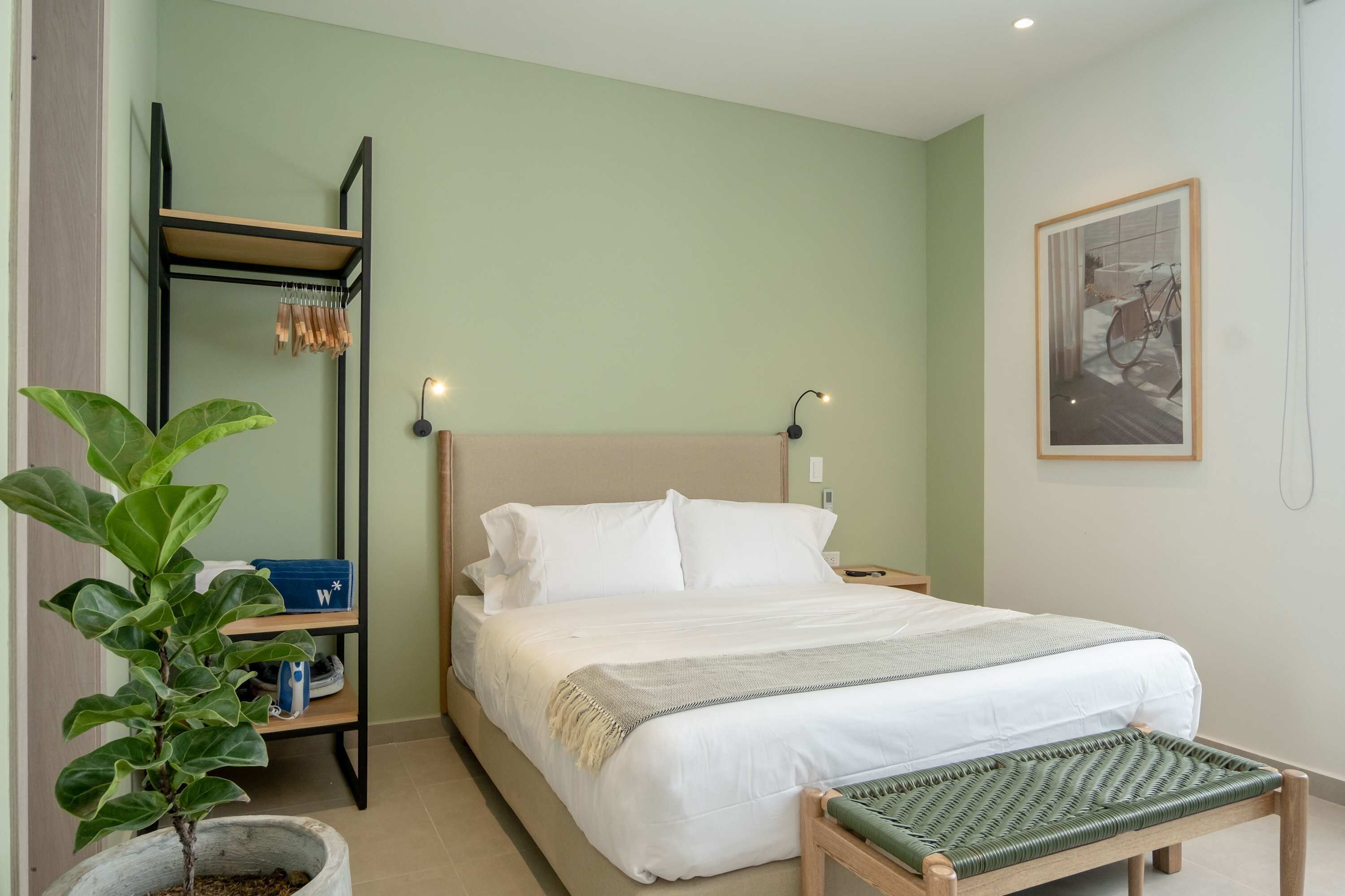 1 dormitorio, tabla de planchar con plancha, wifi y ropa de cama