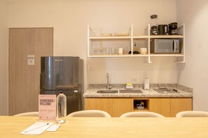 Fridge, microwave, stovetop, coffee/tea maker