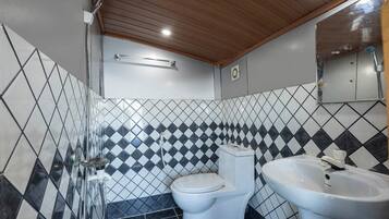 Deluxe Room | Bathroom