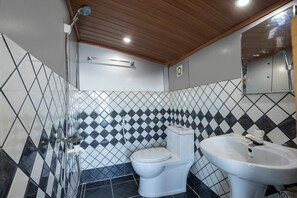 Bathroom - Kerala Nature Houseboat by Coco floatel (Ambalapuzha)